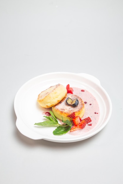 O farfurie cu mâncare preparată stilată